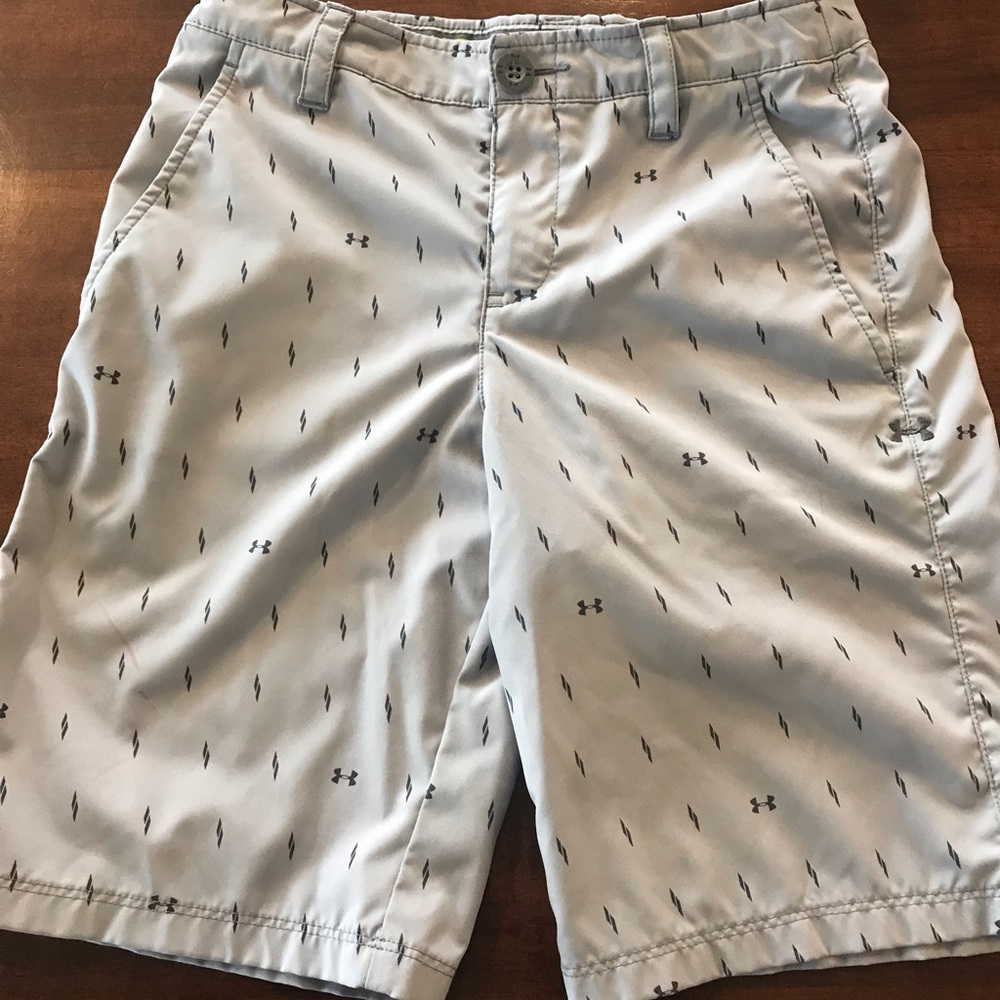 Boys Under Armour shorts - Picture 1 of 2